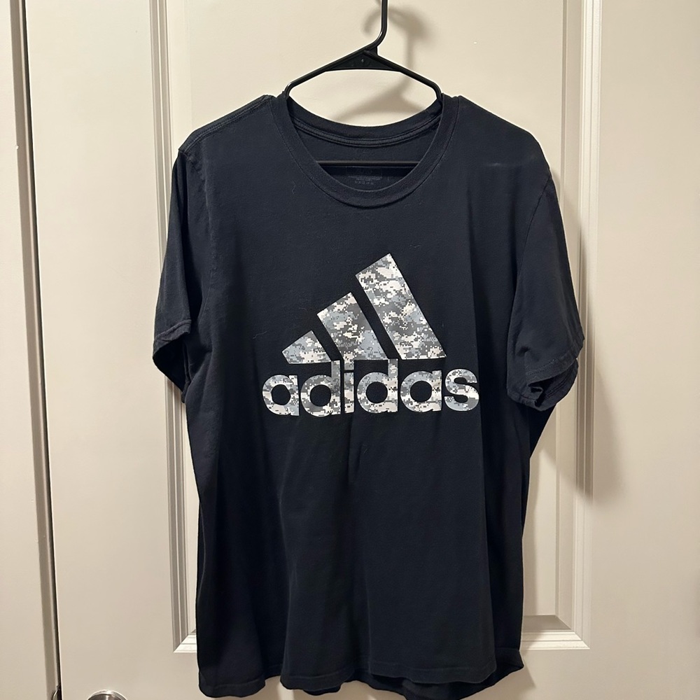 Adidas T-shirt Black with camo size XL